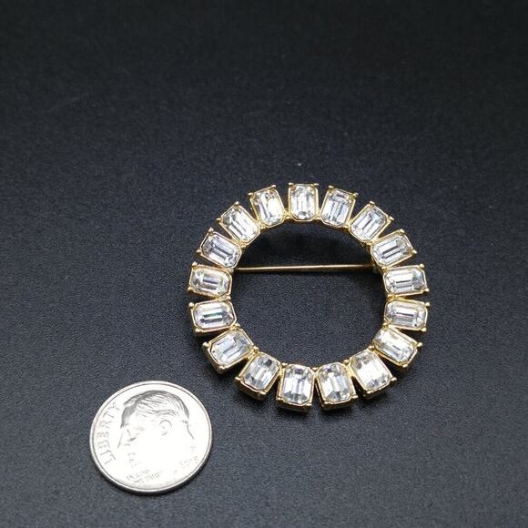 Vintage Monet Clear Rhinestone Round Brooch, Gold Plated, 1 1/2 Inches - Picture 6 of 7